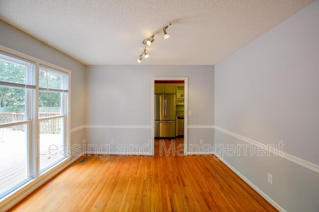 Building Photo - 2156 Forest Lakes Blvd
