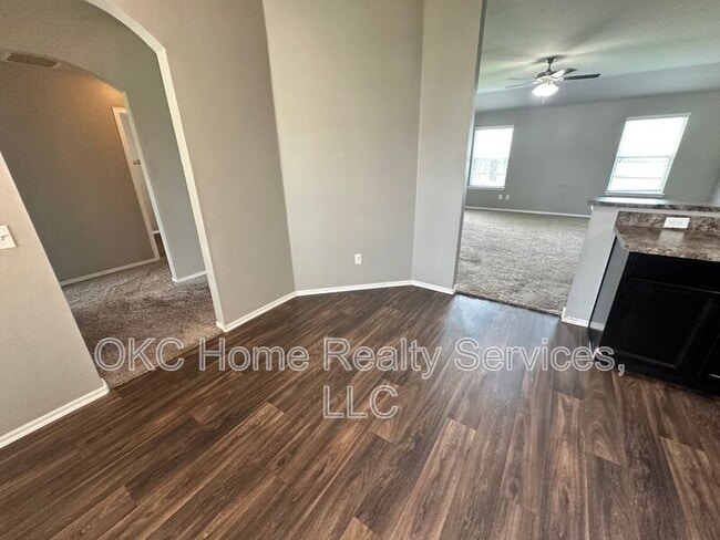 Building Photo - 1933 Autumn Way