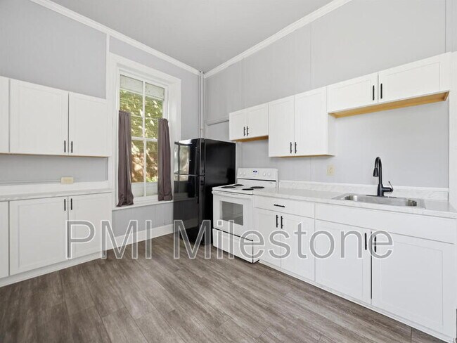 Building Photo - 323 N Potomac St