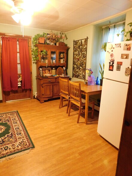 Kitchen with fridge in different location - 6906 Tollgate Rd