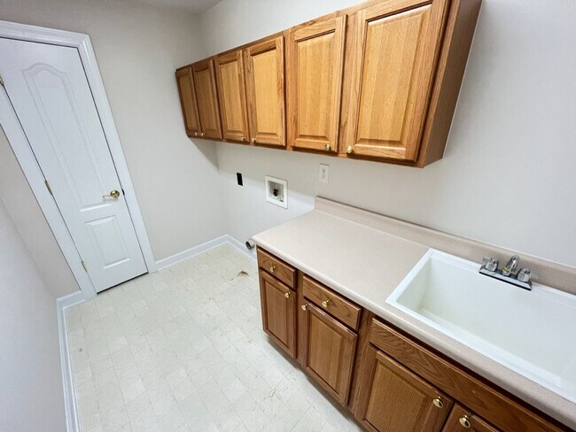 Building Photo - 1006 Goldenview Ct