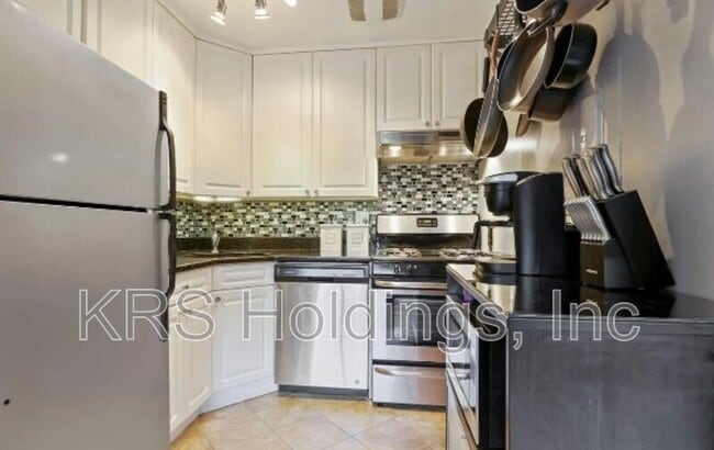 Building Photo - 1521 S George Mason Dr