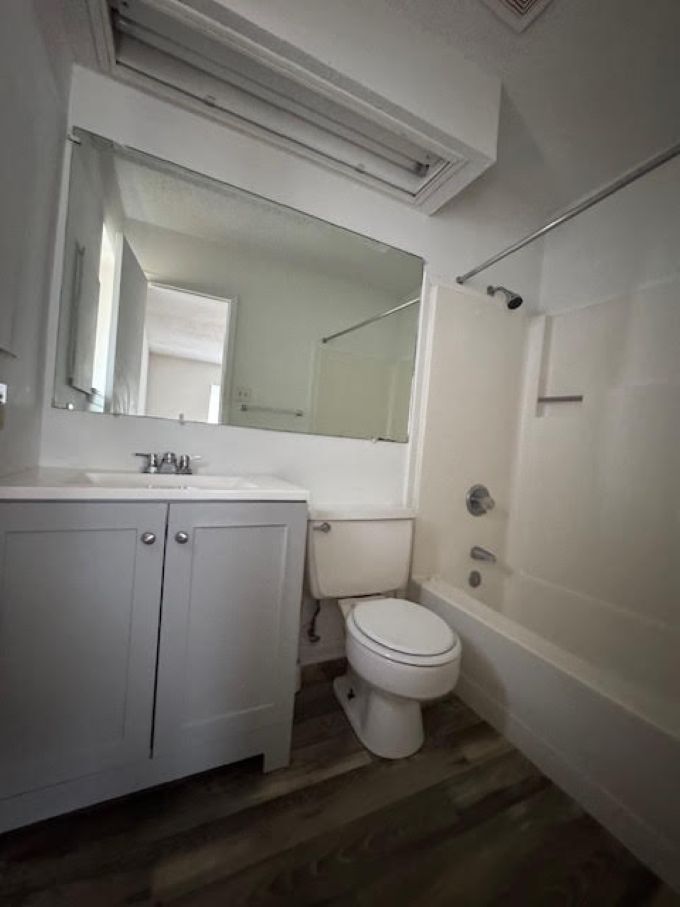 Building Photo - 6 Whispering