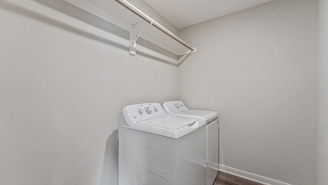 Building Photo - "Charming 4-Bed Oasis with 2 Full Baths in Prime Fayetteville Location – 1800 Sq Ft of Comfort!"