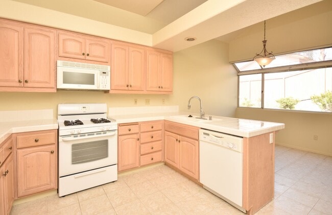 Building Photo - Single Story Spacious Home in Oceanside with a three car garage!