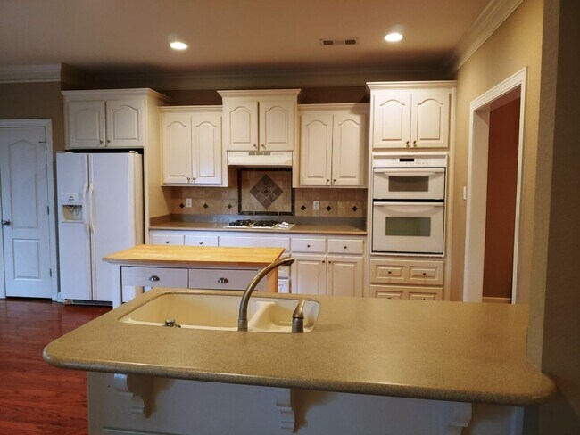 Building Photo - 9124 Wetherbee Cir