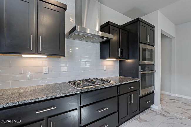 Building Photo - 12616 Zollinger Ave