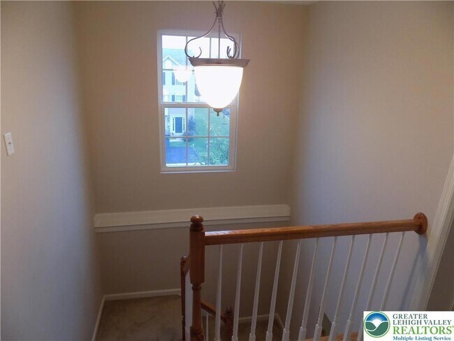 Building Photo - 1145 Sparrow Way