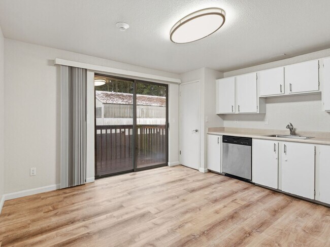 Building Photo - 6005