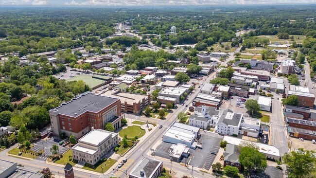 Building Photo - 541 N White St