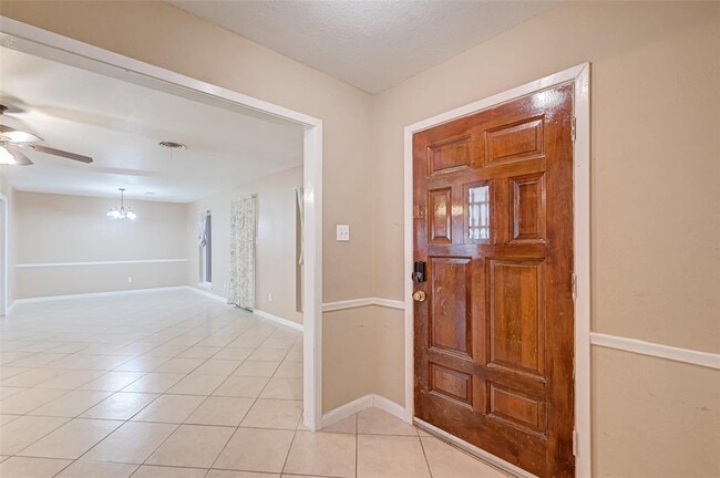 Building Photo - 5107 Trail Lake Dr