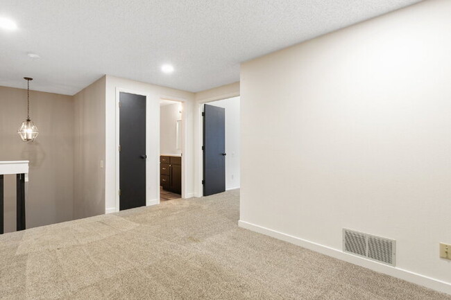 Building Photo - Charming 2BR + Loft Townhome with Stylish ...