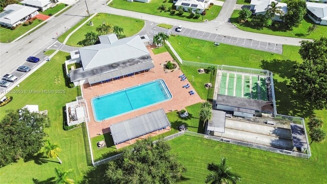 Building Photo - 6712 NW 70th Ct