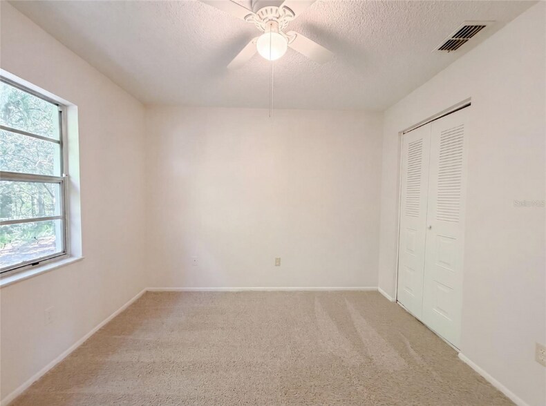 Building Photo - 5720 Kneeland Ln