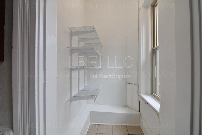 Building Photo - 607 St Catherine St