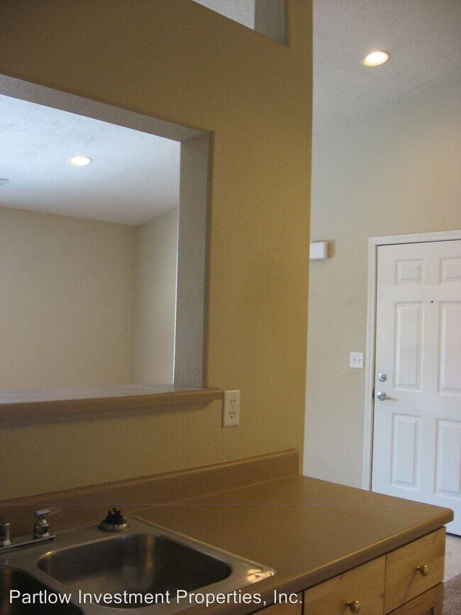 Building Photo - 325 W 700 N