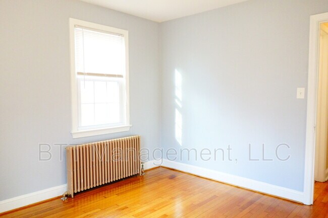 Building Photo - 812 Greenwood Cir