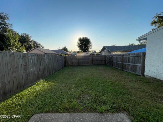 Building Photo - 132 Parker Village Cir