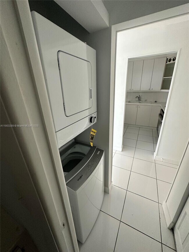 Building Photo - 200 SE 15th Rd