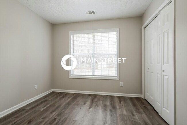 Building Photo - 3 Bedroom Pet-Friendly Home in FLOWERY BRA...