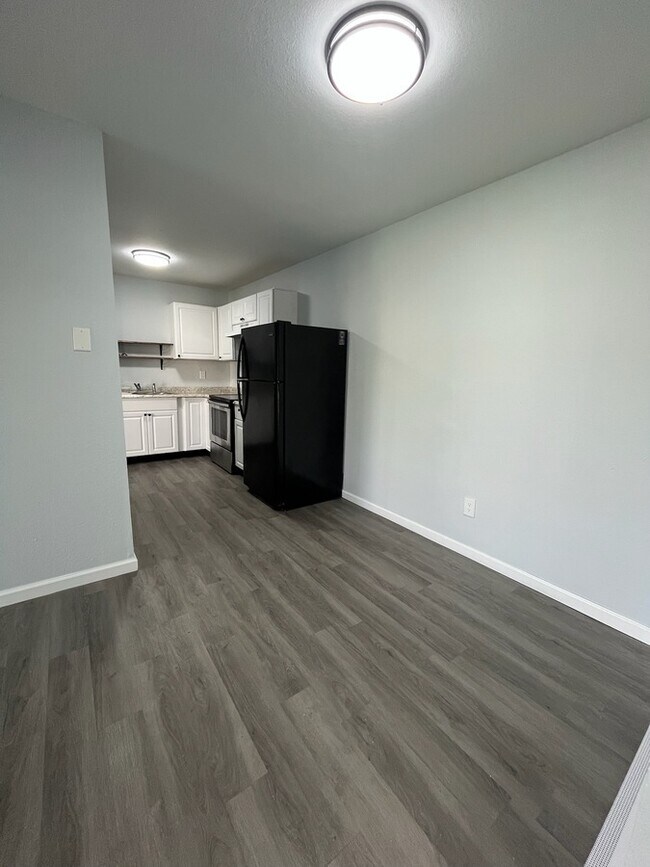 Building Photo - 326 Stratford Way