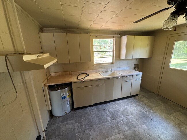 Building Photo - Magnolia521-523
