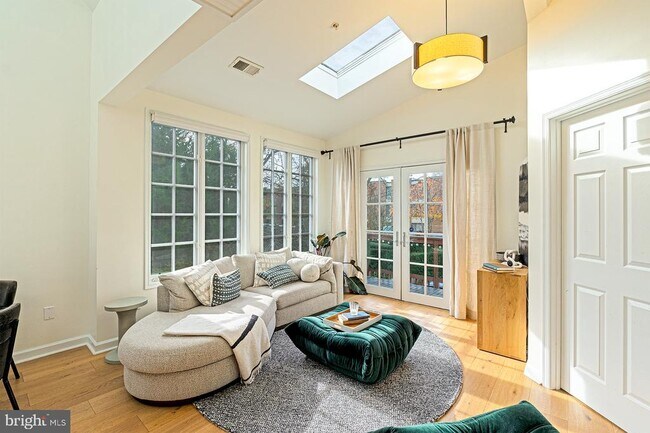 Building Photo - 3350 17th St NW