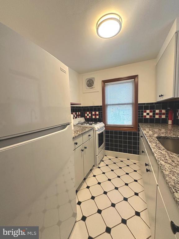 Building Photo - 1009 Parkside Ave.