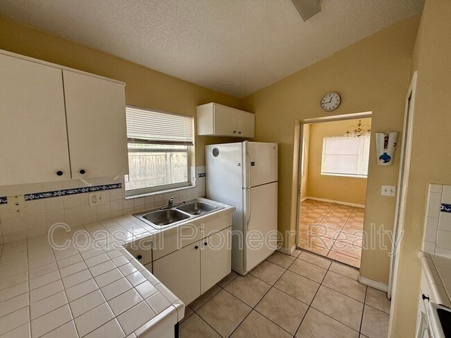 Building Photo - 1002 Golfside Ct