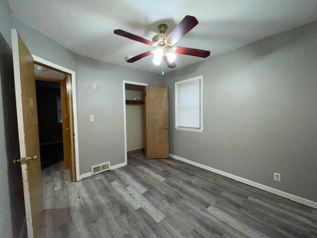 Building Photo - 4 bedroom house