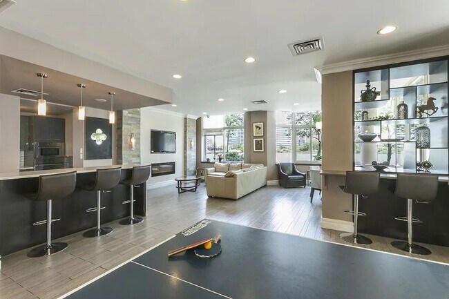 Building Photo - 20 2nd St