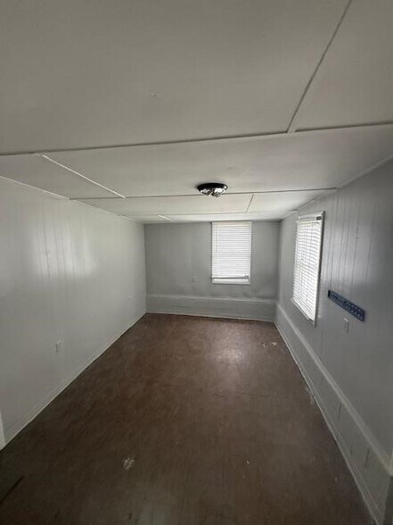 Building Photo - 725 W Holly Hill Rd