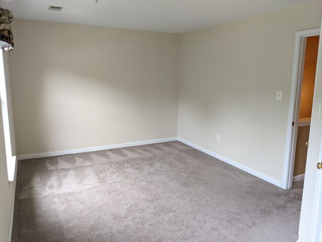 Building Photo - Townhouse in Spring Ridge community - OAKD...
