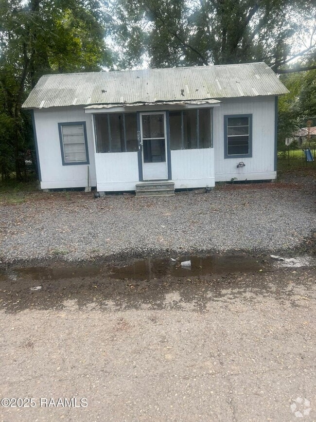 Building Photo - 633 Halphen St