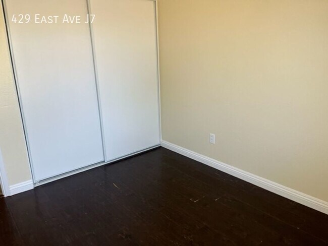 Building Photo - 429 East Ave J7-