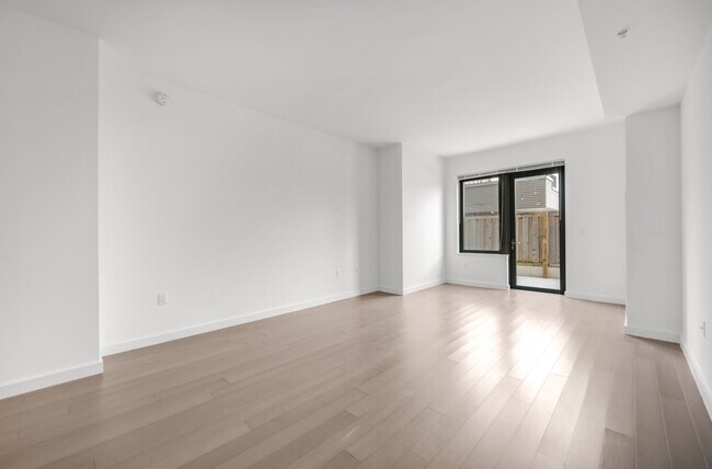 Building Photo - 901 Monroe St