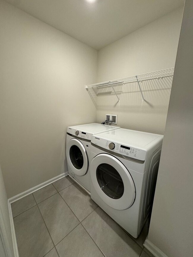 Building Photo - THREE BEDROOM NEW CONSTRUCTION PARKLAND SCHOOLS Townhome