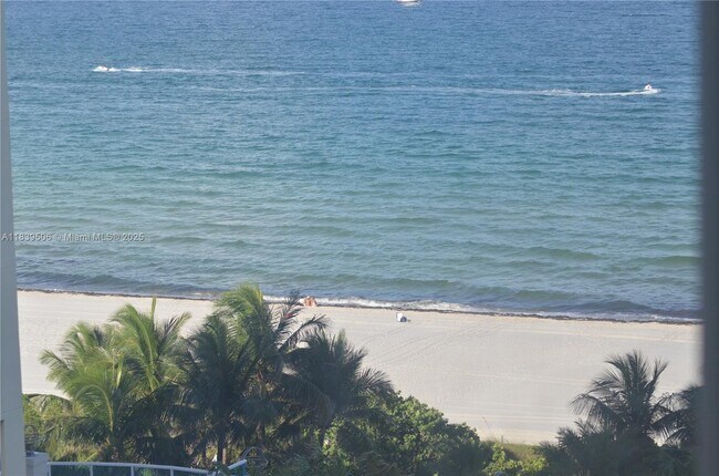 Primary Photo - 5005 Collins Ave
