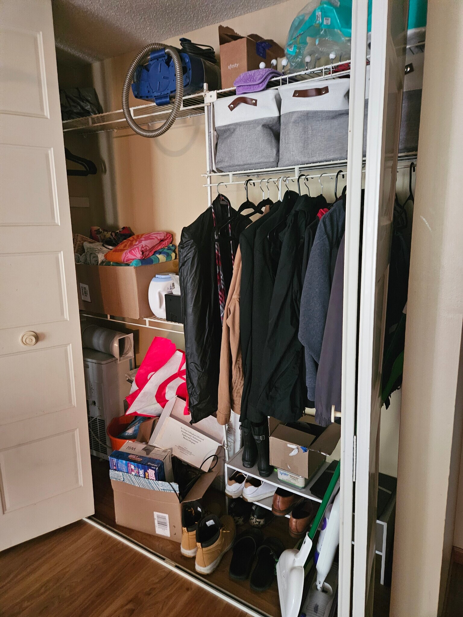 Building Photo - 1601 N Innsbruck Dr