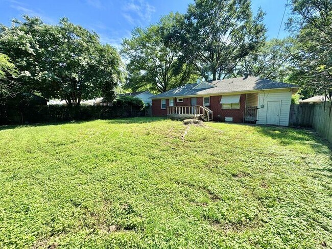 Building Photo - 1795 Cornelia Ln