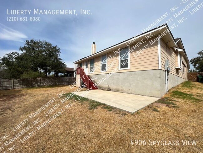 Building Photo - Spacious 3 Bed, 2 Bath Home in a Gated Com...