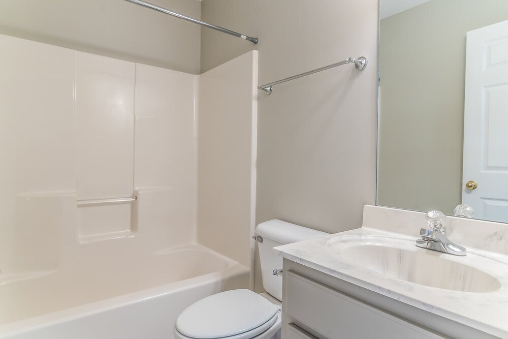 Building Photo - 107 Walton Trce S