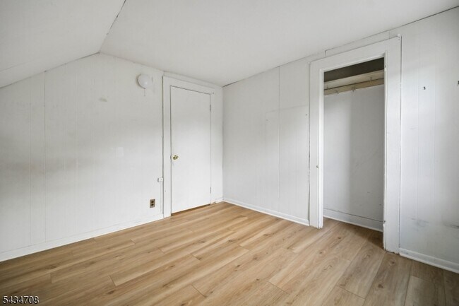 Building Photo - 102 2nd St