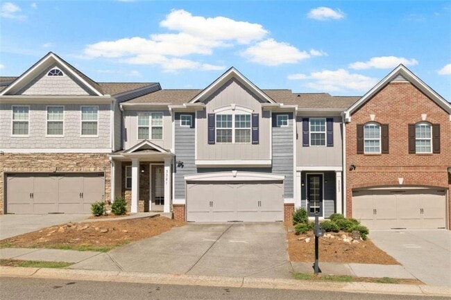 Primary Photo - 3323 Castleberry Village Cir