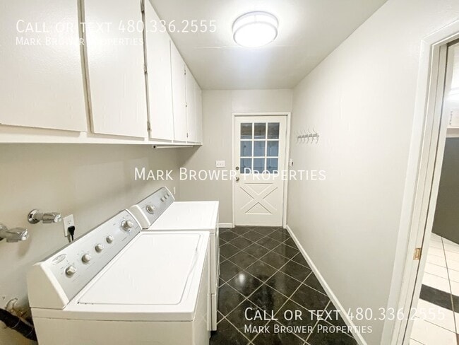 Building Photo - 1519 E Laguna Dr