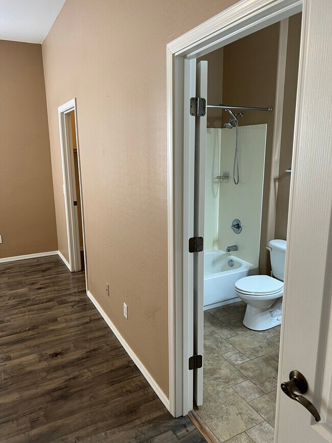 Building Photo - 25 S Quinn Cir