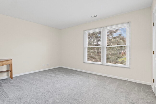 Building Photo - 1725 Pickwick Ln