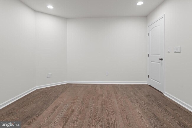 Building Photo - 819 11th Ave