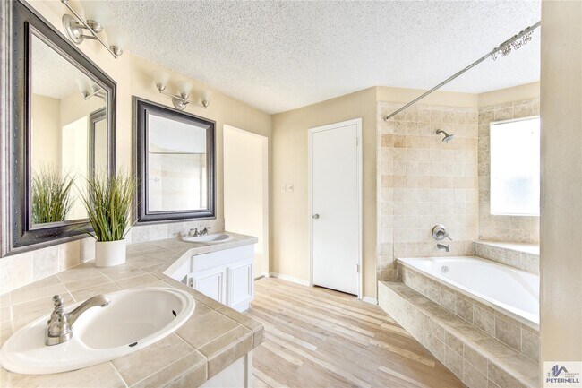 Building Photo - 12530 Laleu Ln
