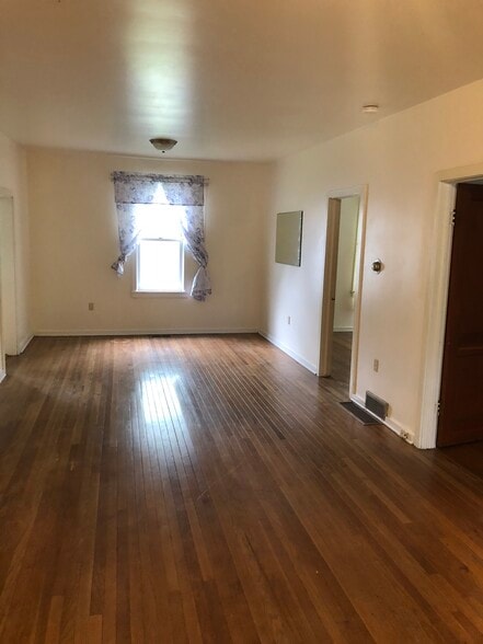 Living room - 416 Wren Way